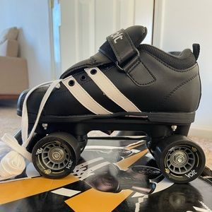 Volt Roller Skates, Old School, 7.5, New, Black and White